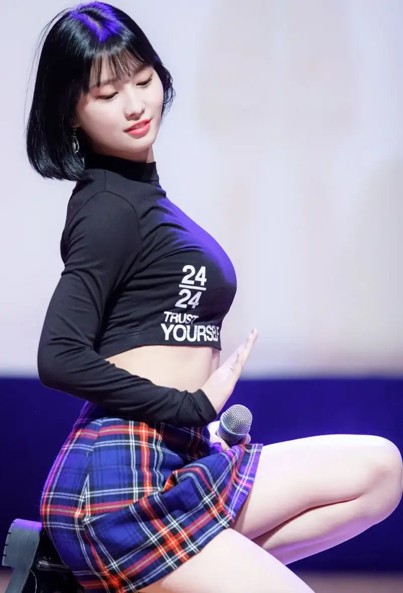 K-POP - Twiceモモのエロ画像まとめ！高画質の乳輪&Fカップおっぱい&お尻！【K-POP】