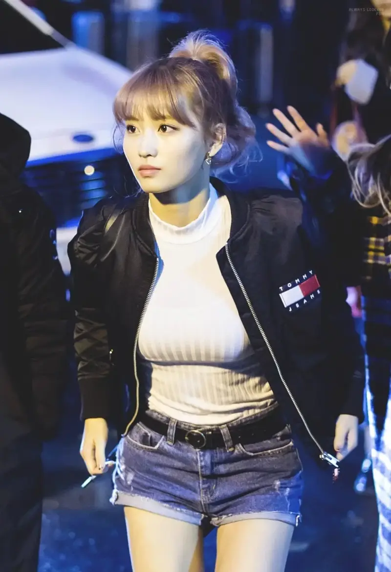 K-POP - Twiceモモのエロ画像まとめ！高画質の乳輪&Fカップおっぱい&お尻！【K-POP】